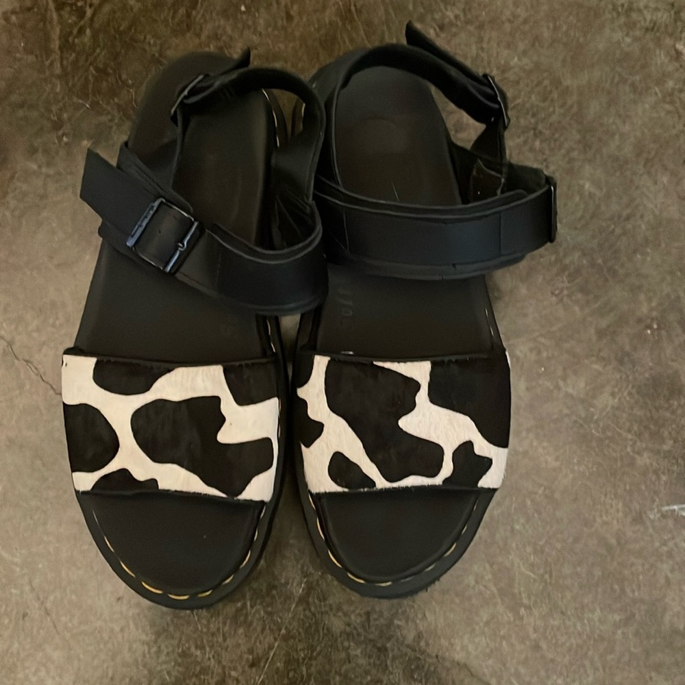 DR. MARTENS Women’s 9 Calf Cow Print Lug Sole Voss Animal Leather Strap Sandals
